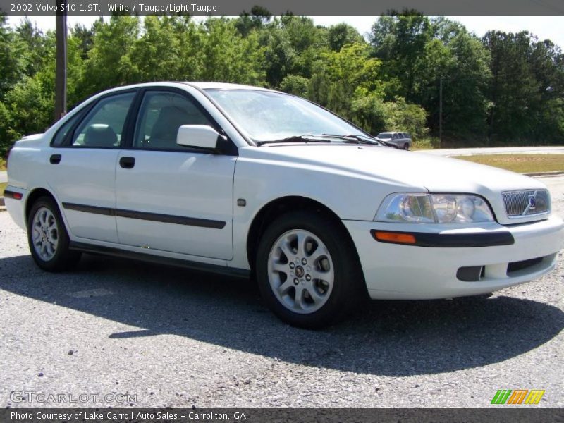 White / Taupe/Light Taupe 2002 Volvo S40 1.9T