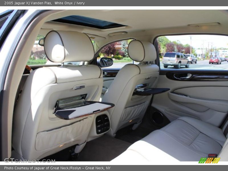 White Onyx / Ivory 2005 Jaguar XJ Vanden Plas
