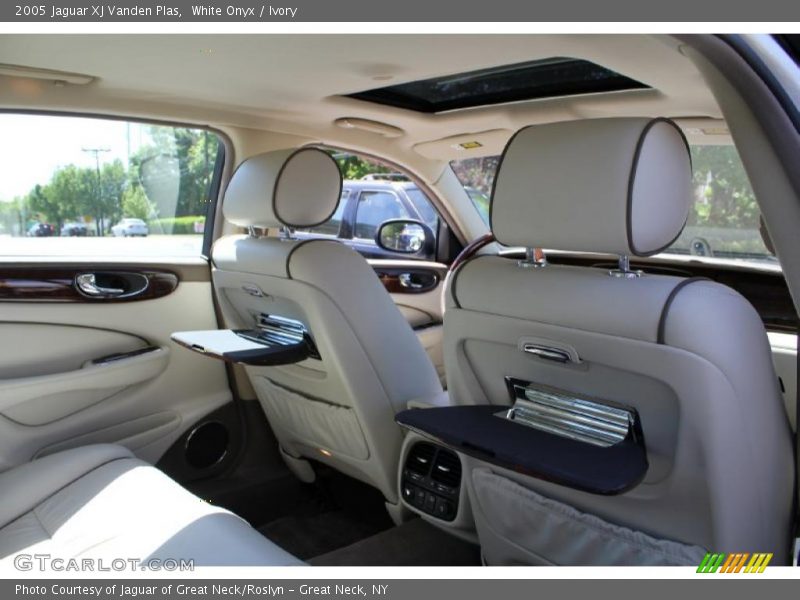 White Onyx / Ivory 2005 Jaguar XJ Vanden Plas