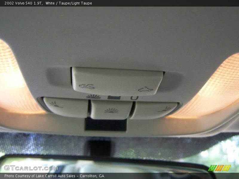 White / Taupe/Light Taupe 2002 Volvo S40 1.9T