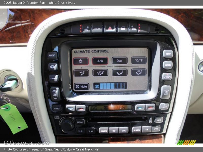 White Onyx / Ivory 2005 Jaguar XJ Vanden Plas