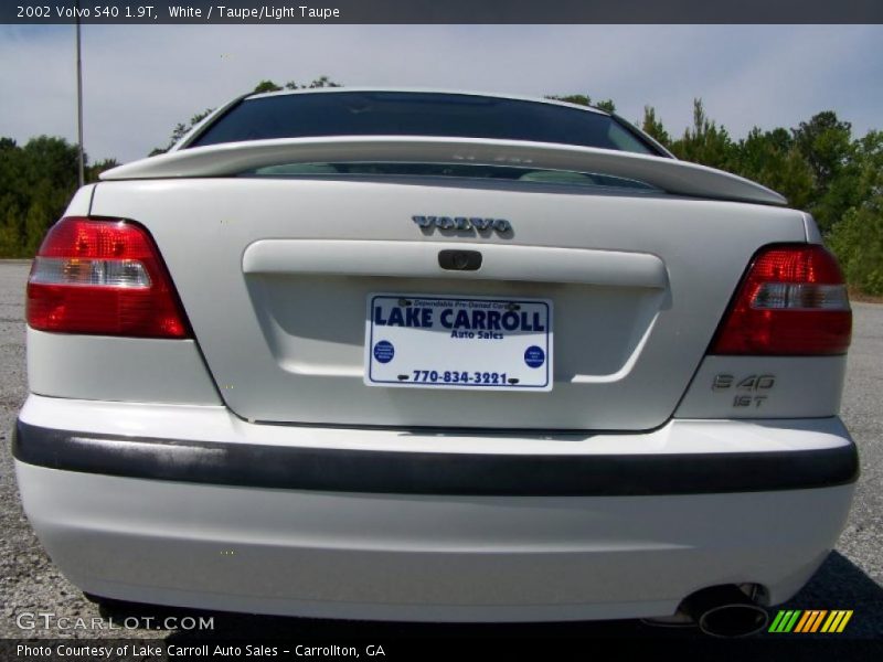 White / Taupe/Light Taupe 2002 Volvo S40 1.9T