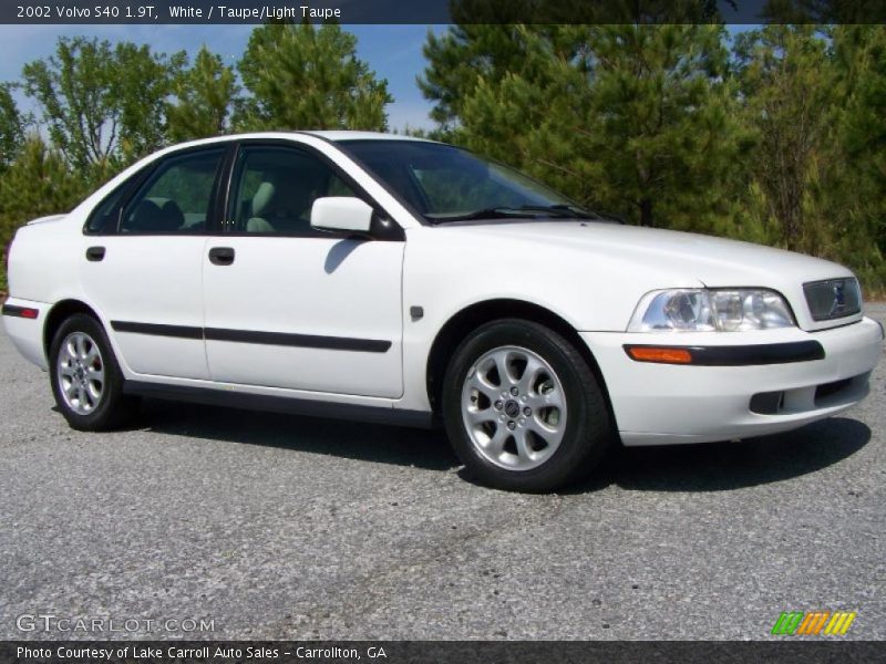 White / Taupe/Light Taupe 2002 Volvo S40 1.9T