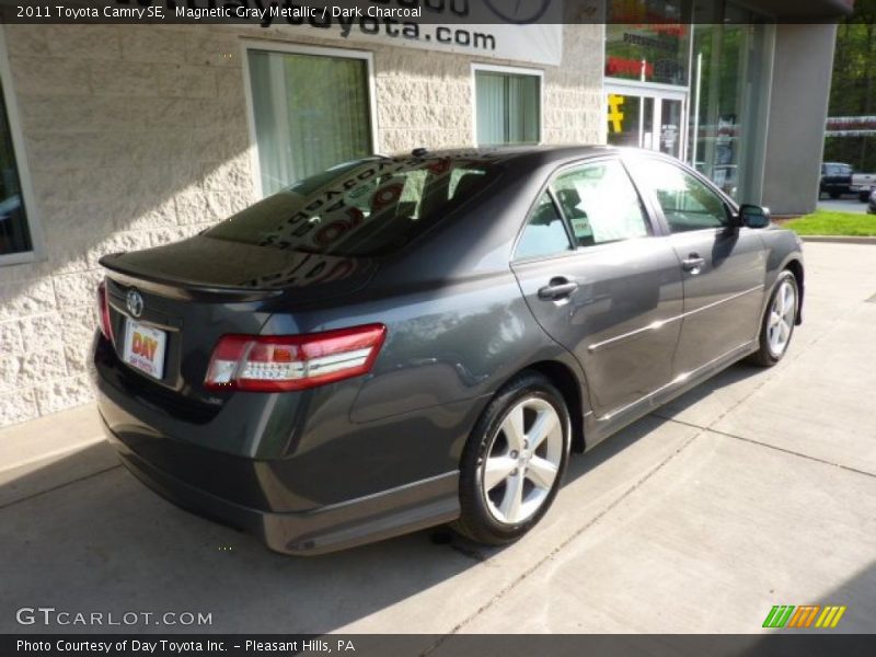 Magnetic Gray Metallic / Dark Charcoal 2011 Toyota Camry SE