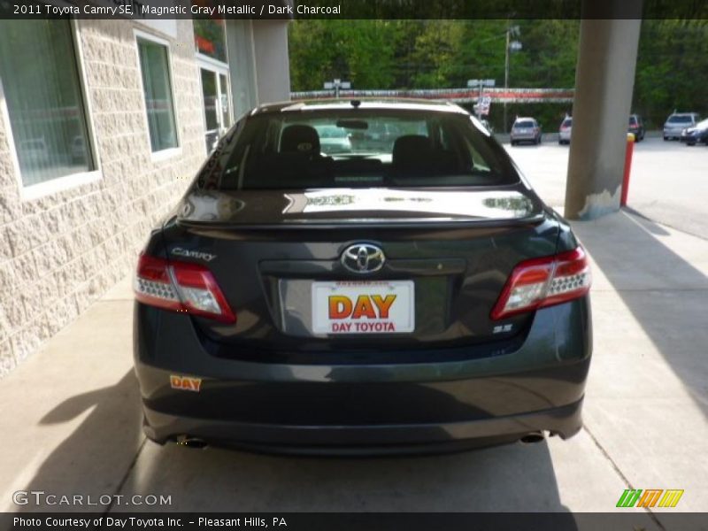 Magnetic Gray Metallic / Dark Charcoal 2011 Toyota Camry SE