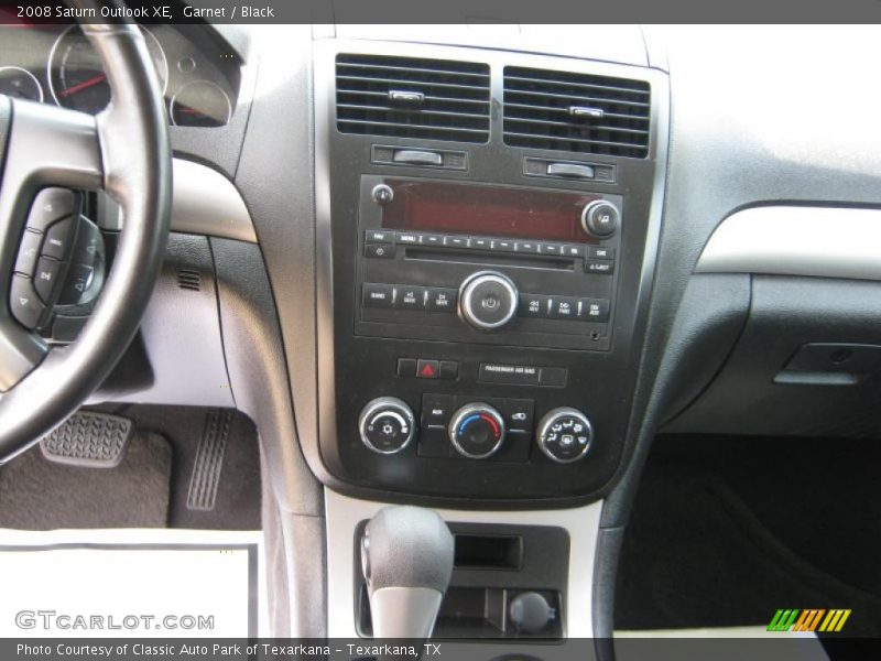 Garnet / Black 2008 Saturn Outlook XE