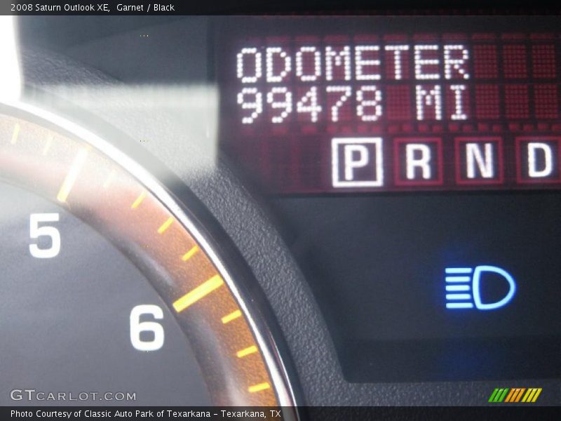 Garnet / Black 2008 Saturn Outlook XE