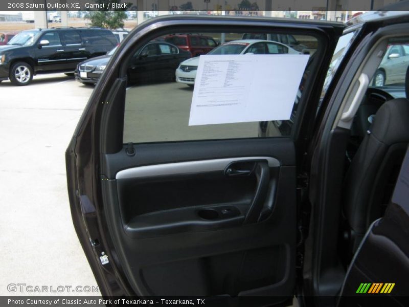 Garnet / Black 2008 Saturn Outlook XE