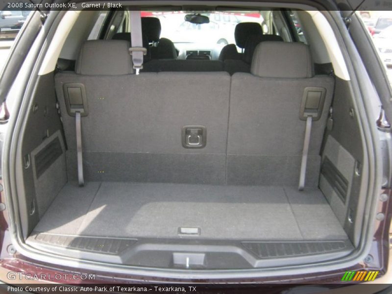 Garnet / Black 2008 Saturn Outlook XE
