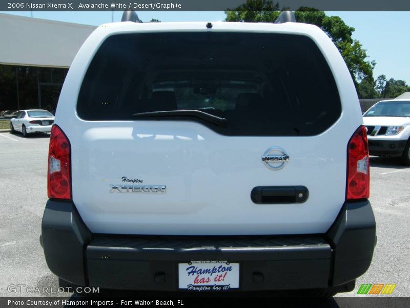 Avalanche White / Desert/Graphite 2006 Nissan Xterra X