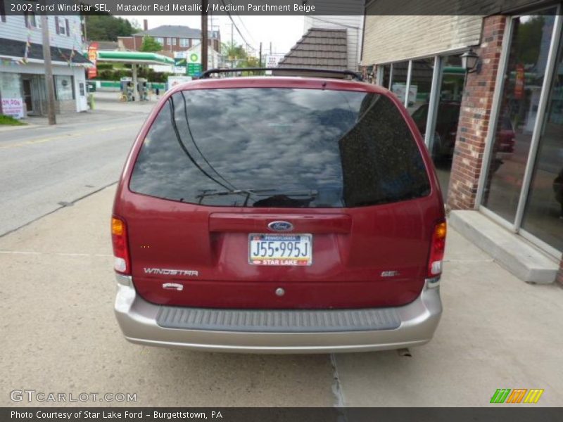 Matador Red Metallic / Medium Parchment Beige 2002 Ford Windstar SEL