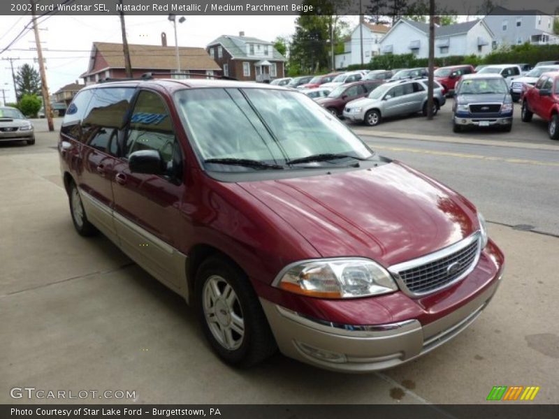 Matador Red Metallic / Medium Parchment Beige 2002 Ford Windstar SEL