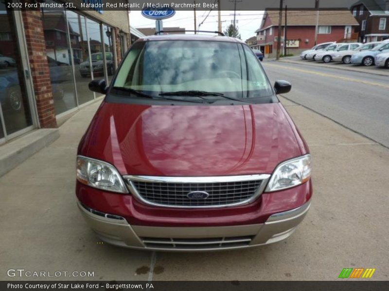 Matador Red Metallic / Medium Parchment Beige 2002 Ford Windstar SEL