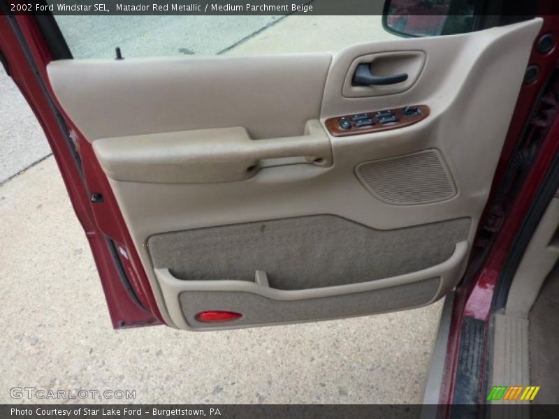 Matador Red Metallic / Medium Parchment Beige 2002 Ford Windstar SEL