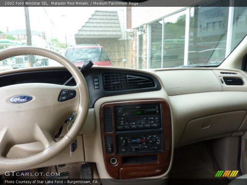 Matador Red Metallic / Medium Parchment Beige 2002 Ford Windstar SEL