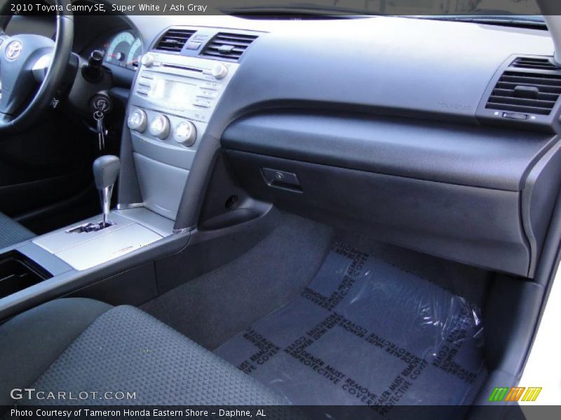 Super White / Ash Gray 2010 Toyota Camry SE