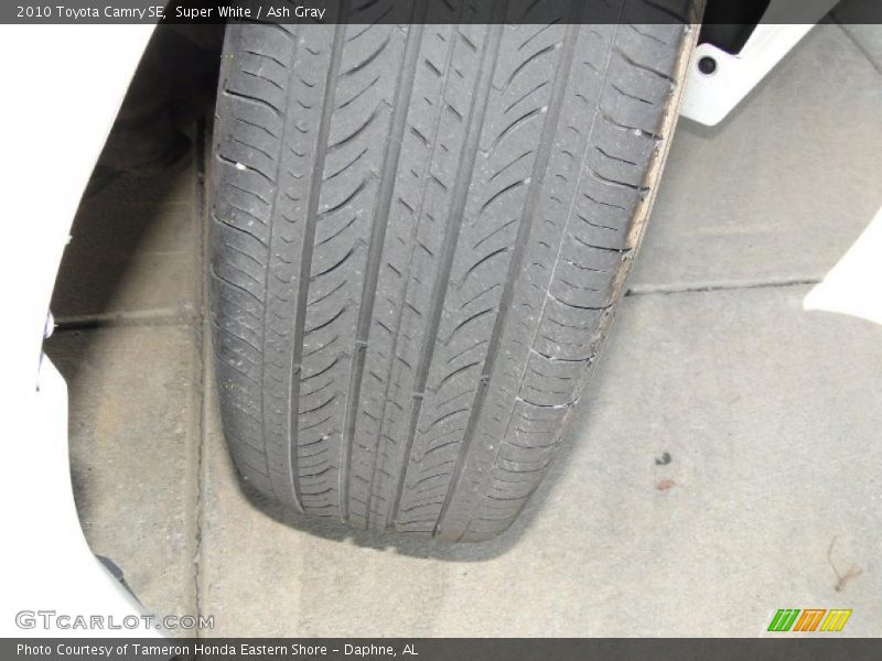 Super White / Ash Gray 2010 Toyota Camry SE