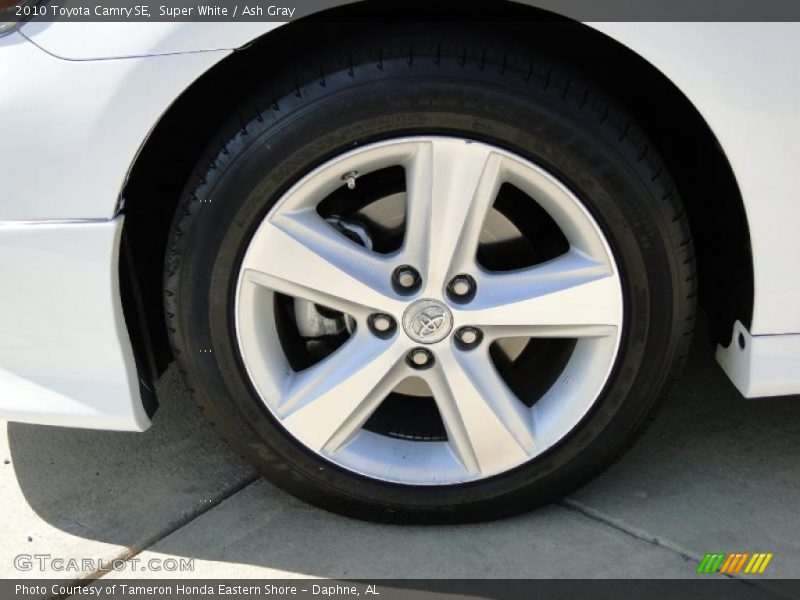 Super White / Ash Gray 2010 Toyota Camry SE