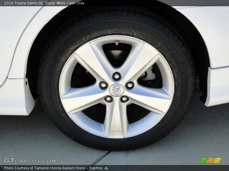 Super White / Ash Gray 2010 Toyota Camry SE