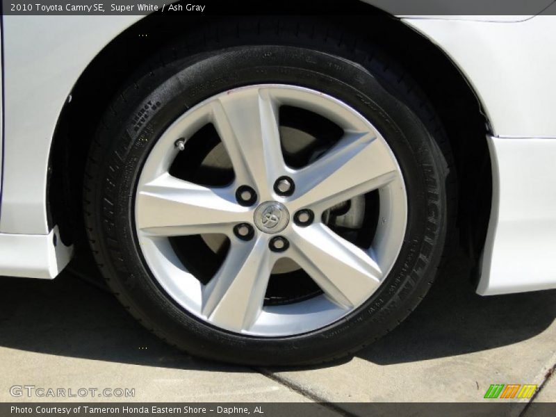 Super White / Ash Gray 2010 Toyota Camry SE