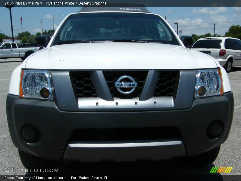 Avalanche White / Desert/Graphite 2006 Nissan Xterra X