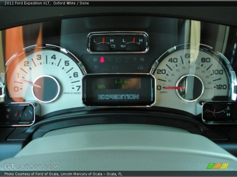 Oxford White / Stone 2011 Ford Expedition XLT