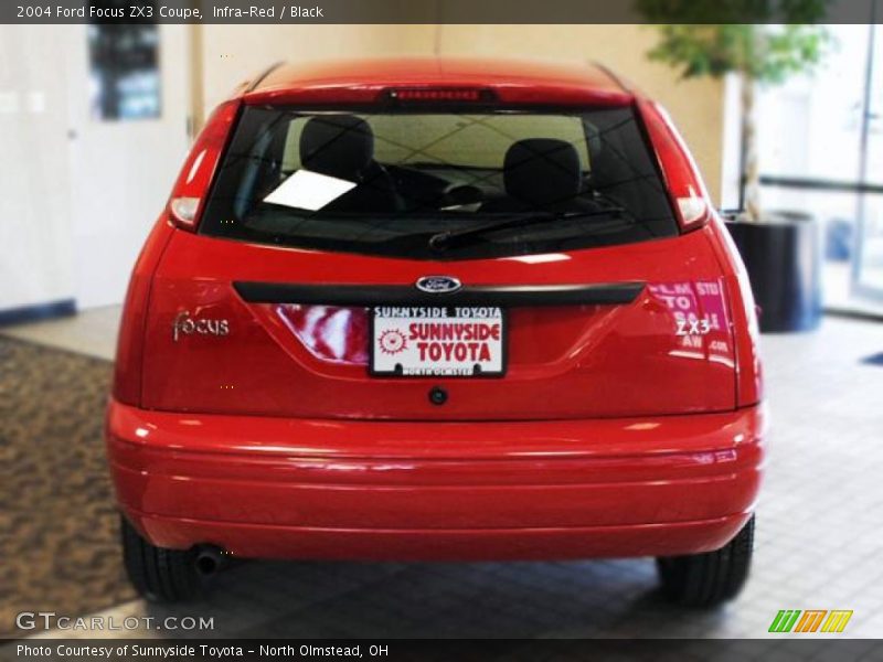 Infra-Red / Black 2004 Ford Focus ZX3 Coupe