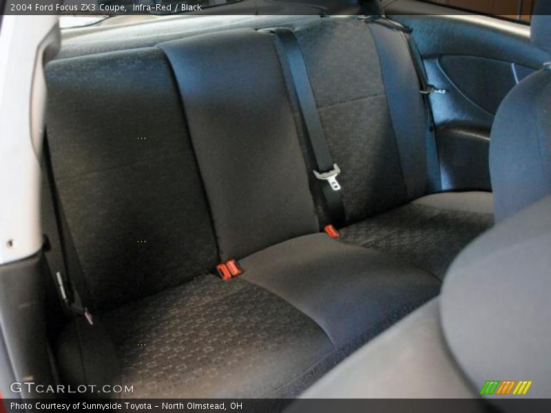 Infra-Red / Black 2004 Ford Focus ZX3 Coupe