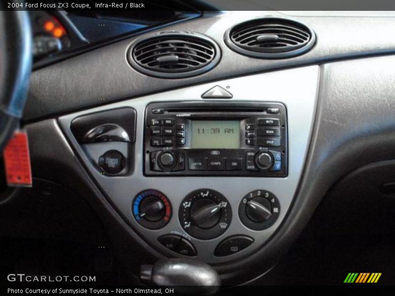 Infra-Red / Black 2004 Ford Focus ZX3 Coupe