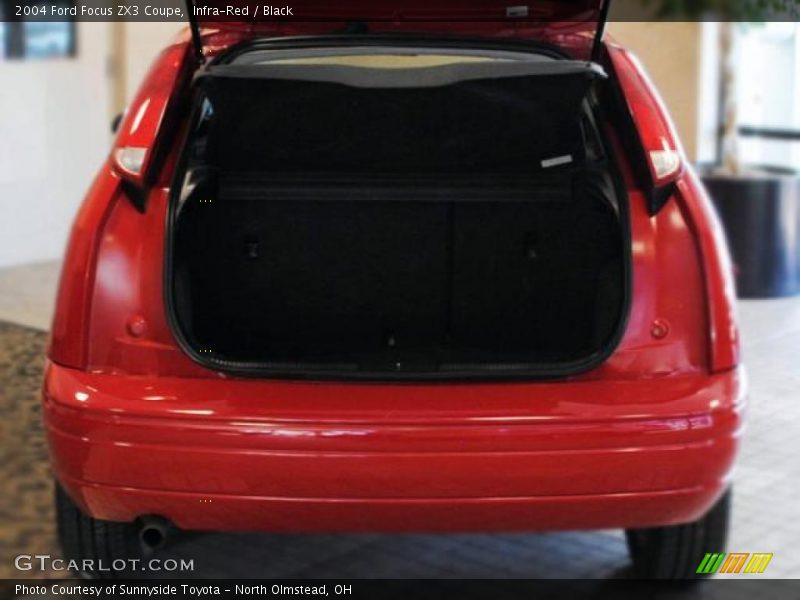 Infra-Red / Black 2004 Ford Focus ZX3 Coupe