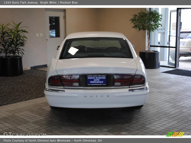 Bright White / Medium Blue 1999 Buick Park Avenue