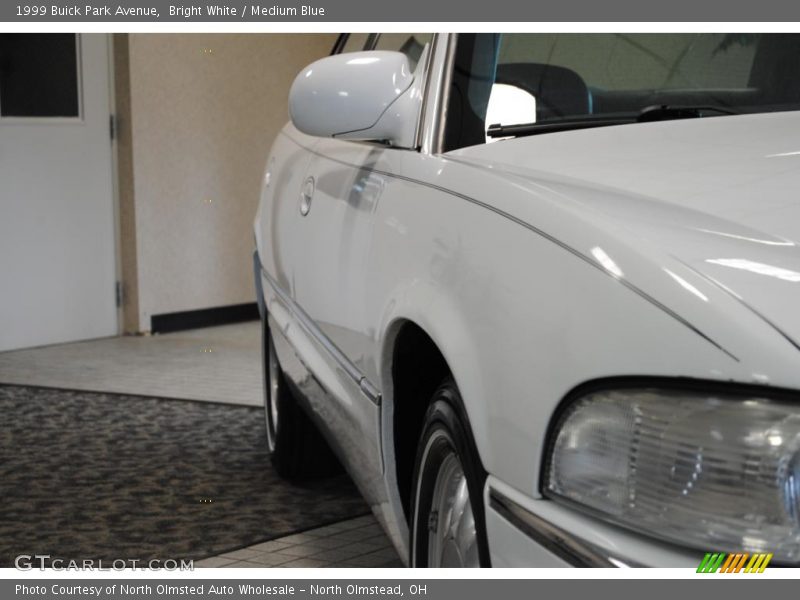 Bright White / Medium Blue 1999 Buick Park Avenue