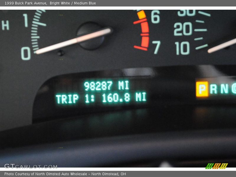 Bright White / Medium Blue 1999 Buick Park Avenue
