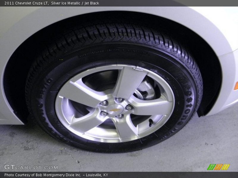 Silver Ice Metallic / Jet Black 2011 Chevrolet Cruze LT
