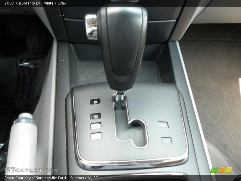 White / Gray 2007 Kia Sorento LX