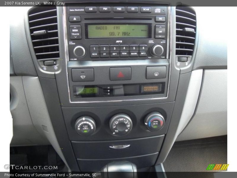 White / Gray 2007 Kia Sorento LX