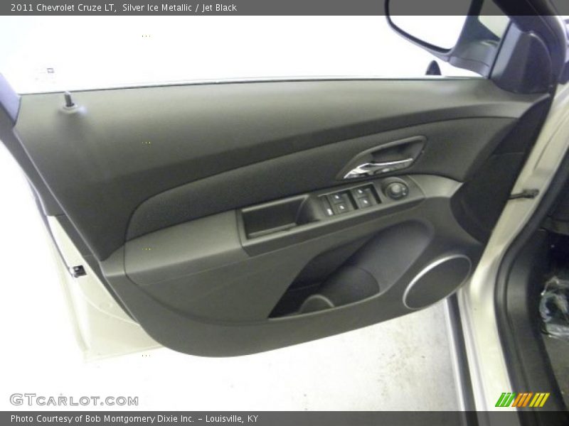 Silver Ice Metallic / Jet Black 2011 Chevrolet Cruze LT