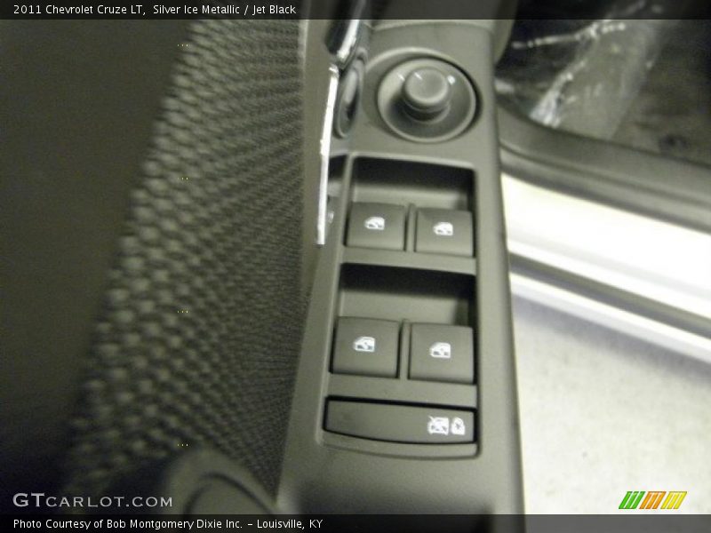 Silver Ice Metallic / Jet Black 2011 Chevrolet Cruze LT