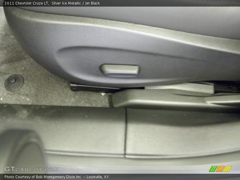 Silver Ice Metallic / Jet Black 2011 Chevrolet Cruze LT