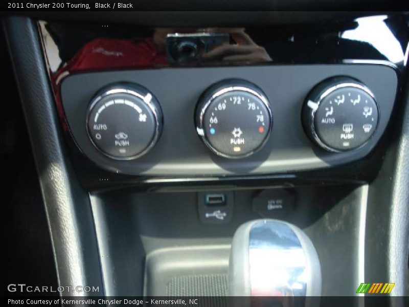 Black / Black 2011 Chrysler 200 Touring