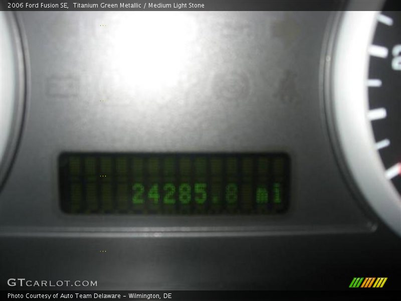 Titanium Green Metallic / Medium Light Stone 2006 Ford Fusion SE