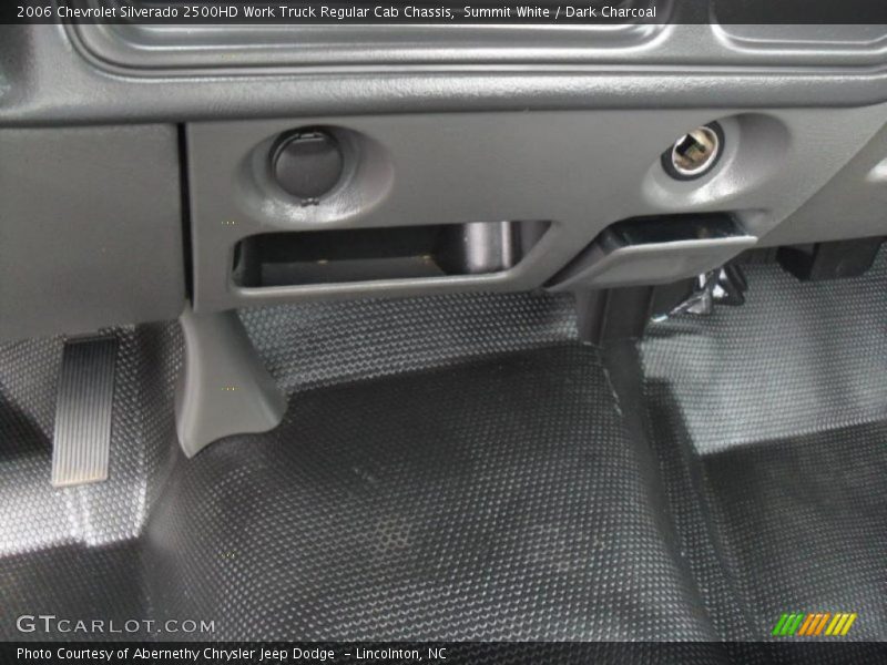 Summit White / Dark Charcoal 2006 Chevrolet Silverado 2500HD Work Truck Regular Cab Chassis