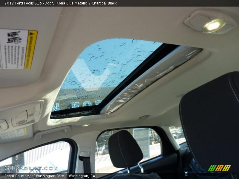 Kona Blue Metallic / Charcoal Black 2012 Ford Focus SE 5-Door