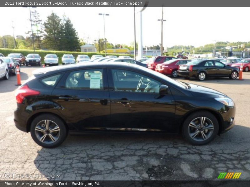 Tuxedo Black Metallic / Two-Tone Sport 2012 Ford Focus SE Sport 5-Door