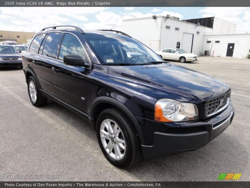 Front 3/4 View of 2005 XC90 V8 AWD