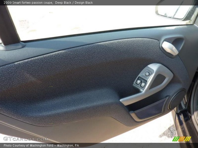 Door Panel of 2009 fortwo passion coupe