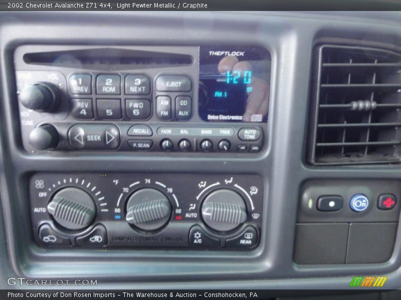 Light Pewter Metallic / Graphite 2002 Chevrolet Avalanche Z71 4x4
