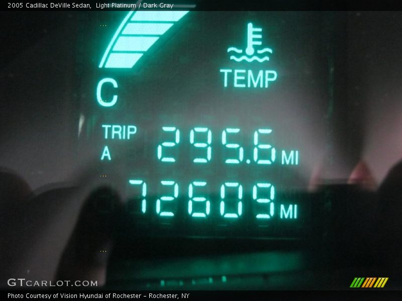 Light Platinum / Dark Gray 2005 Cadillac DeVille Sedan