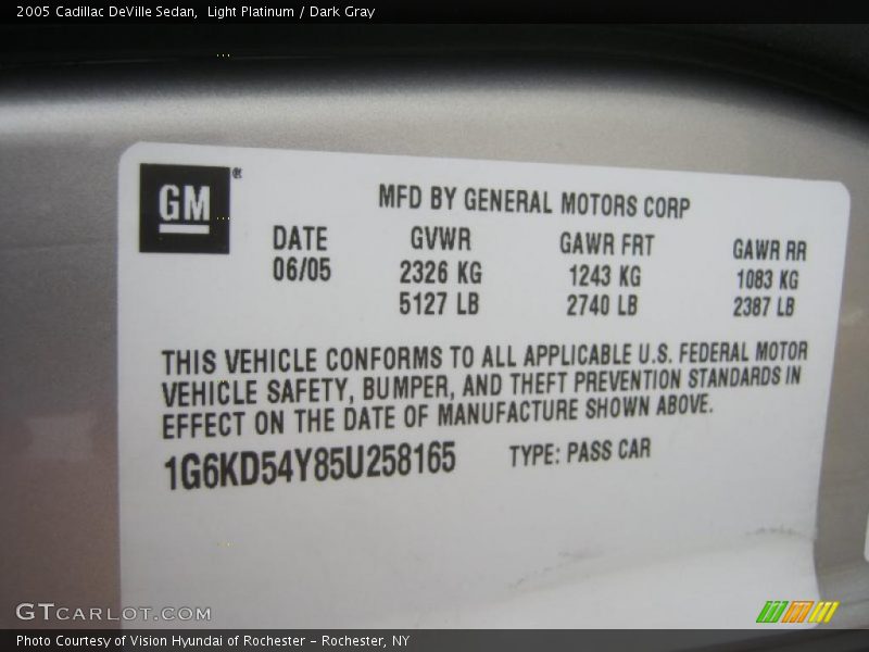 Light Platinum / Dark Gray 2005 Cadillac DeVille Sedan