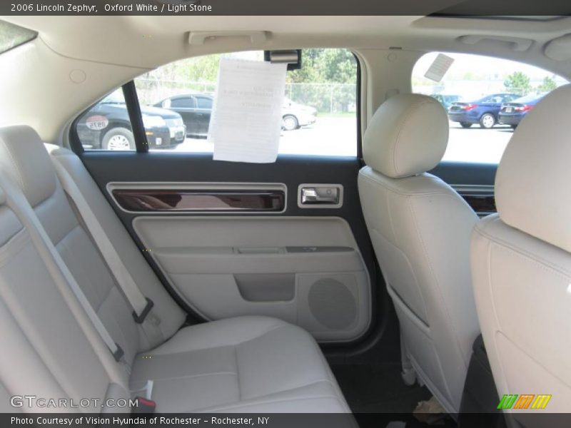 Oxford White / Light Stone 2006 Lincoln Zephyr